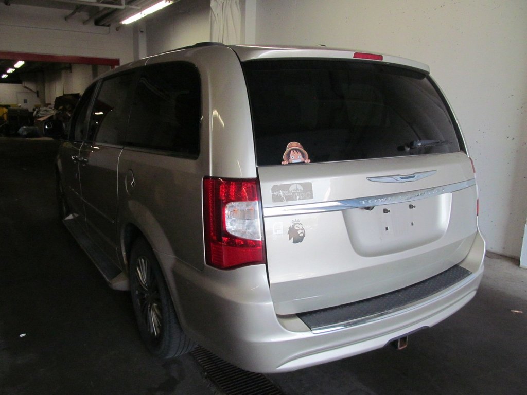 2014  Town & Country Touring in Dartmouth, Nova Scotia - 2 - w1024h768px