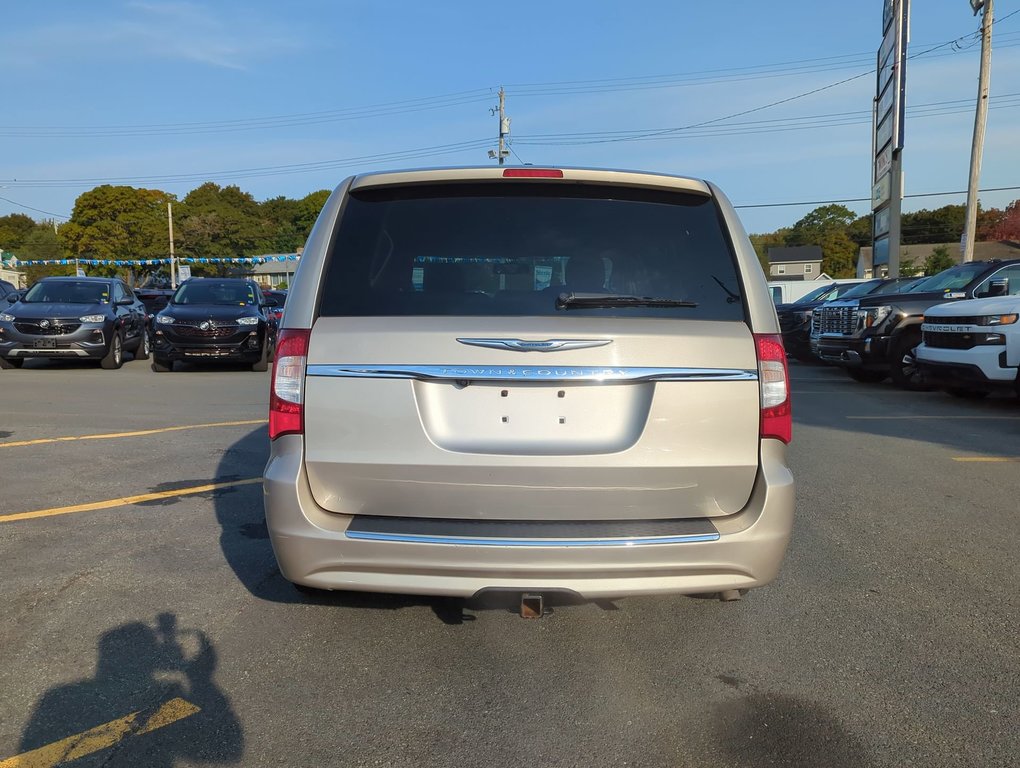 2014  Town & Country Touring in Dartmouth, Nova Scotia - 7 - w1024h768px