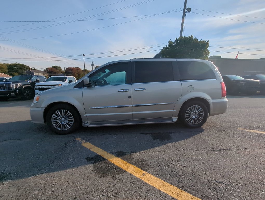 2014  Town & Country Touring in Dartmouth, Nova Scotia - 5 - w1024h768px