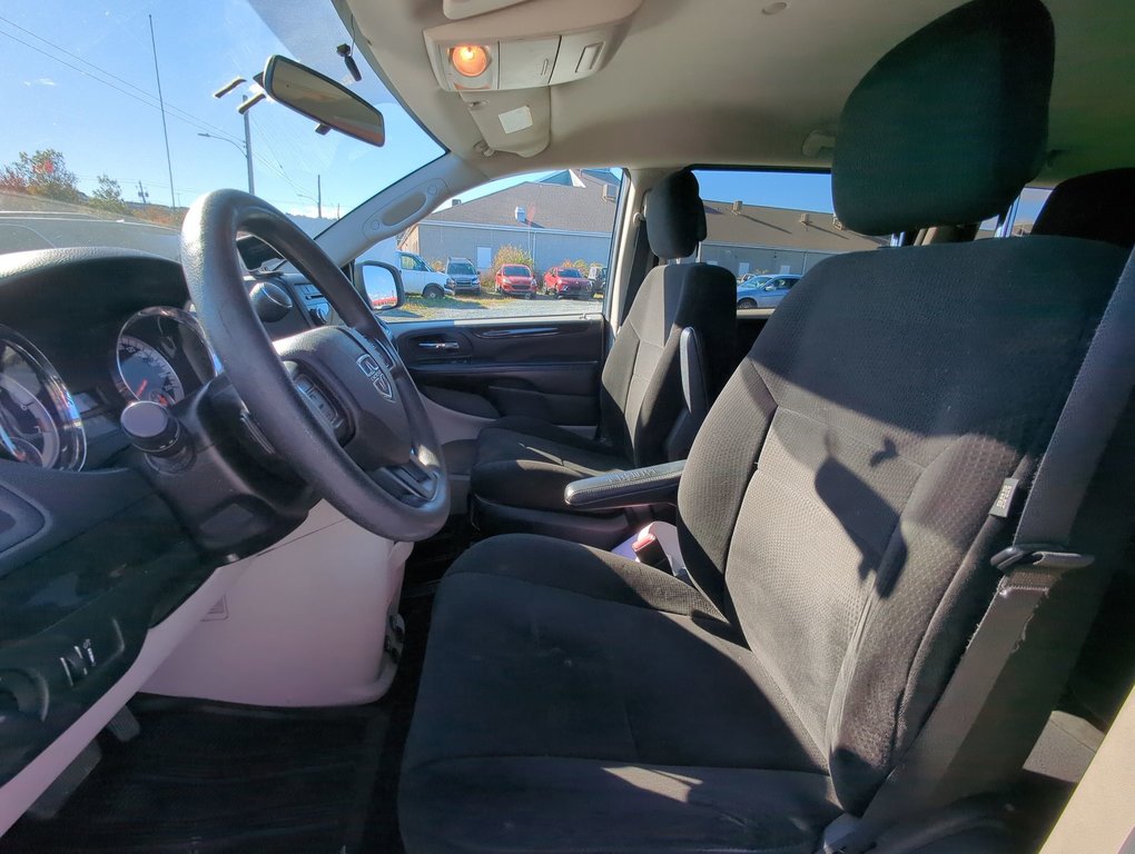 2013  Grand Caravan SE in Dartmouth, Nova Scotia - 11 - w1024h768px