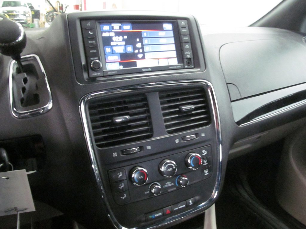 2018 Dodge Grand Caravan SXT Premium Plus in Dartmouth, Nova Scotia - 6 - w1024h768px