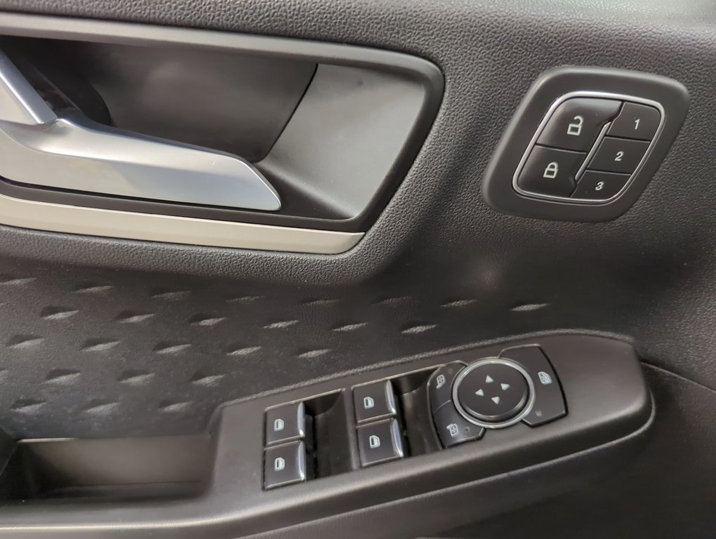 2020 Ford Escape SEL in Dartmouth, Nova Scotia - 13 - w1024h768px