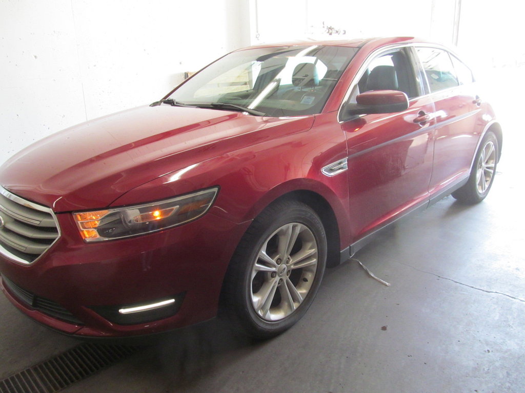 2015 Ford Taurus SEL in Dartmouth, Nova Scotia - 2 - w1024h768px