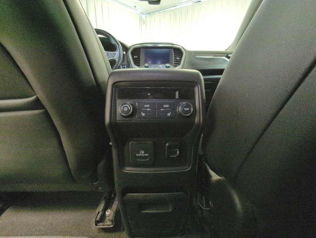2017 GMC Acadia SLT in Dartmouth, Nova Scotia - 20 - w1024h768px