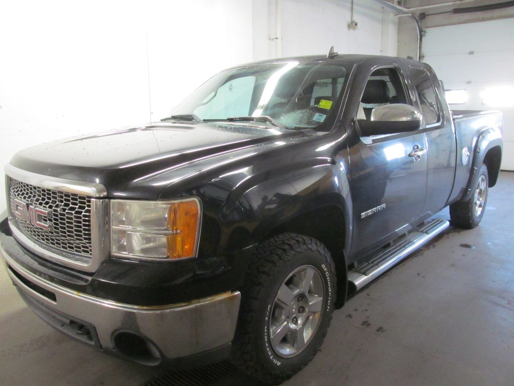 2012 GMC Sierra 1500 SLT in Dartmouth, Nova Scotia - 2 - w1024h768px
