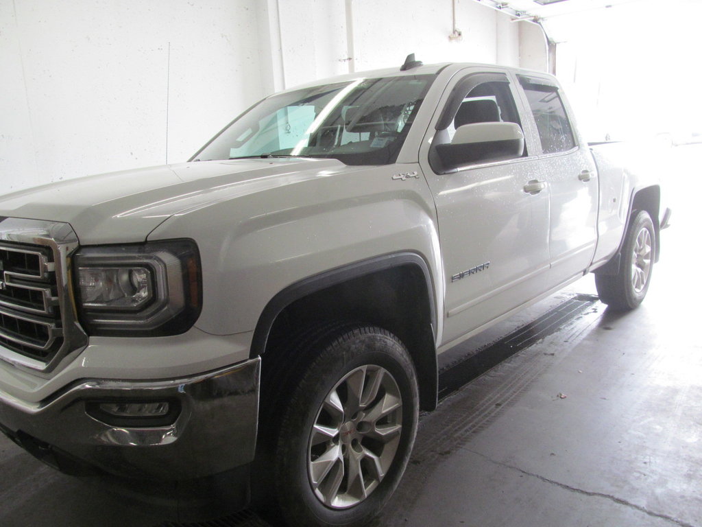 2017 GMC Sierra 1500 SLE in Dartmouth, Nova Scotia - 2 - w1024h768px