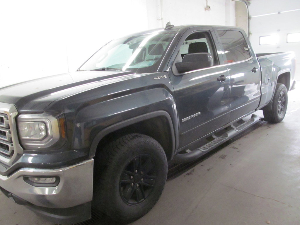 2017 GMC Sierra 1500 SLE in Dartmouth, Nova Scotia - 2 - w1024h768px