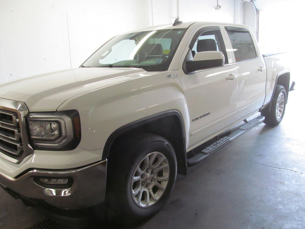 2017 GMC Sierra 1500 SLE in Dartmouth, Nova Scotia - 2 - w1024h768px