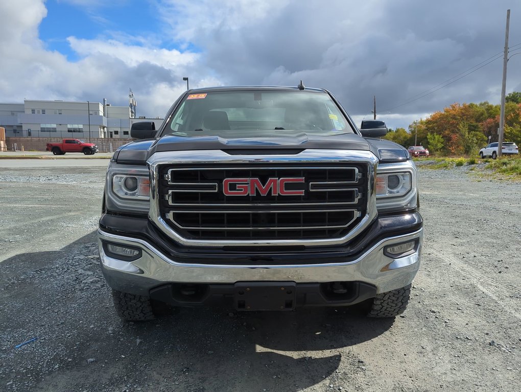 2018  Sierra 1500 SLE in Dartmouth, Nova Scotia - 3 - w1024h768px