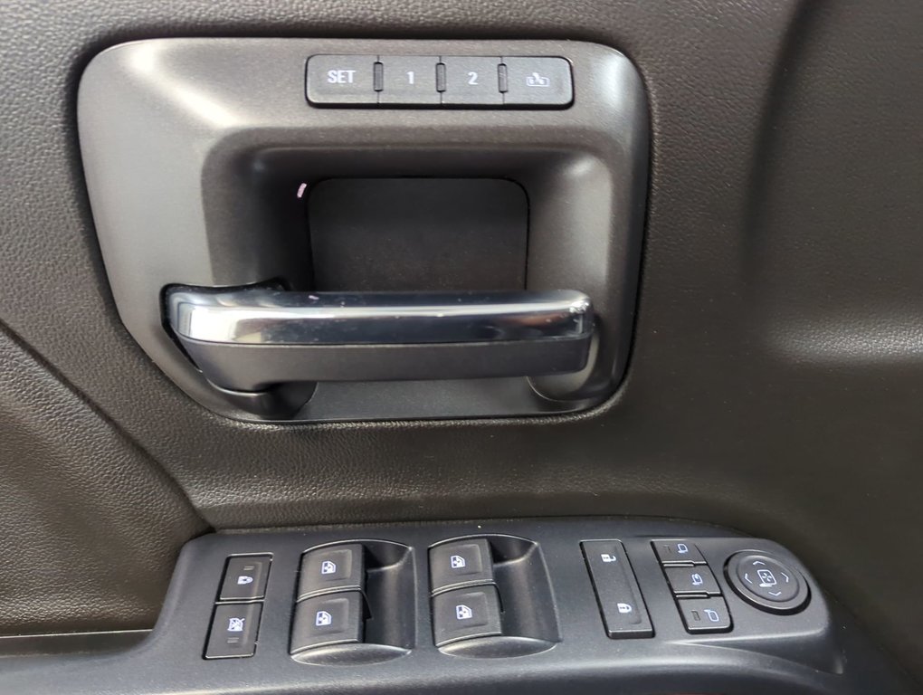 2017 GMC Sierra 2500HD SLT in Dartmouth, Nova Scotia - 13 - w1024h768px