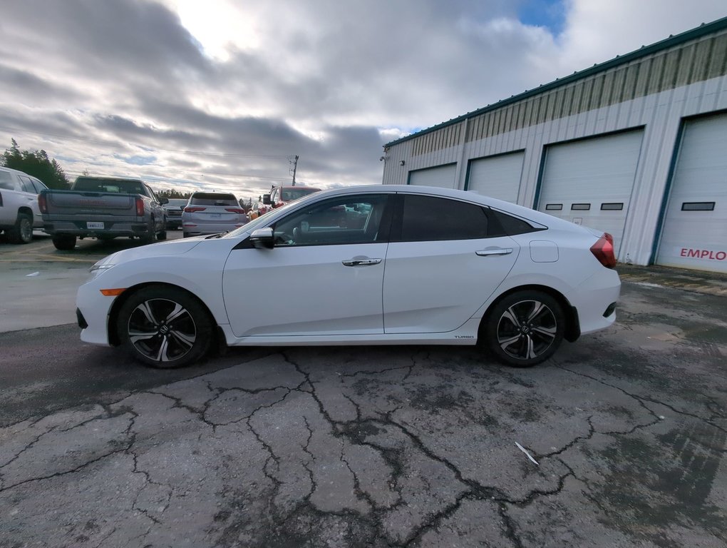 2018 Honda Civic Sedan Touring in Dartmouth, Nova Scotia - 5 - w1024h768px