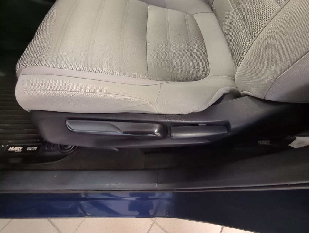 2017 Honda CR-V LX in Dartmouth, Nova Scotia - 12 - w1024h768px