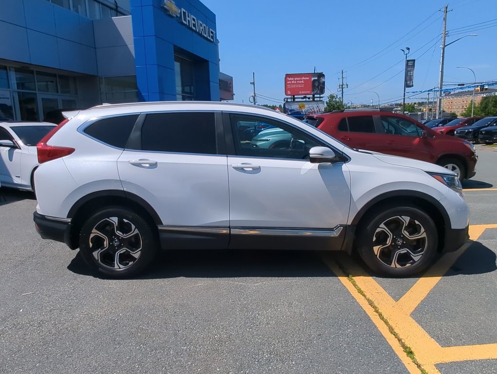 2019  CR-V Touring in Dartmouth, Nova Scotia - 9 - w1024h768px