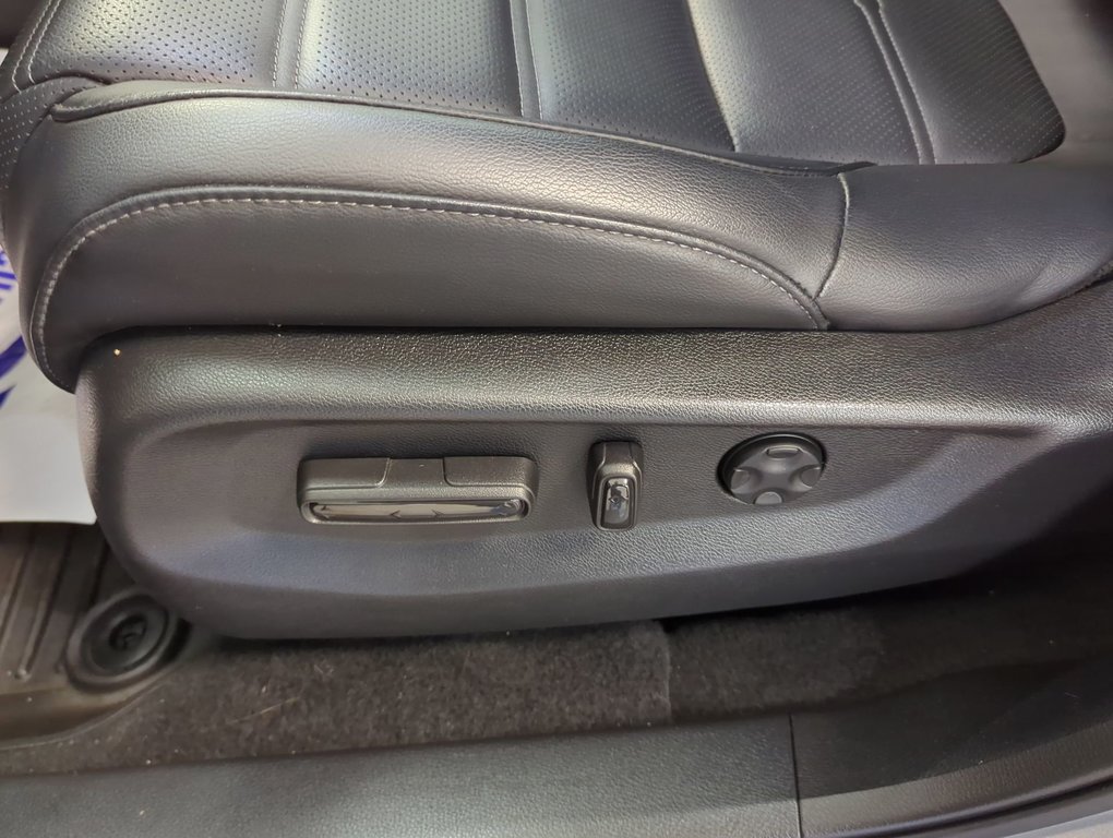 2022 Honda CR-V Touring in Dartmouth, Nova Scotia - 12 - w1024h768px
