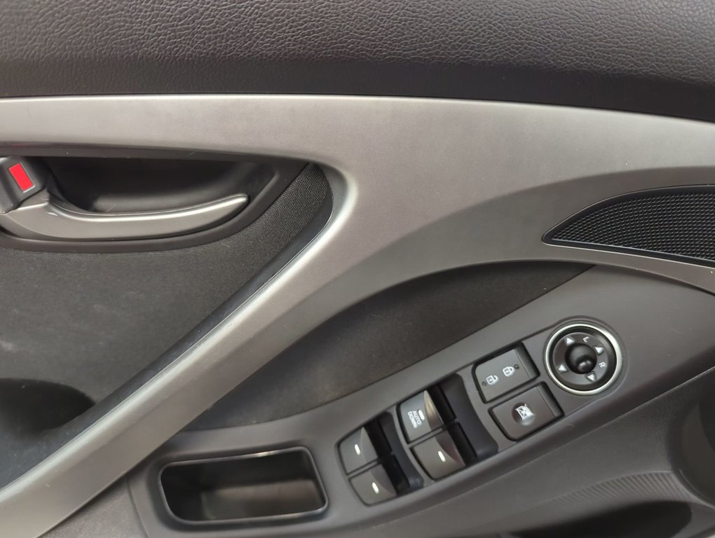 2016 Hyundai Elantra GLS in Dartmouth, Nova Scotia - 13 - w1024h768px
