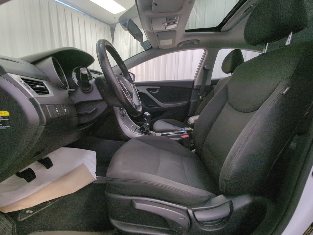 2016 Hyundai Elantra GLS in Dartmouth, Nova Scotia - 11 - w1024h768px
