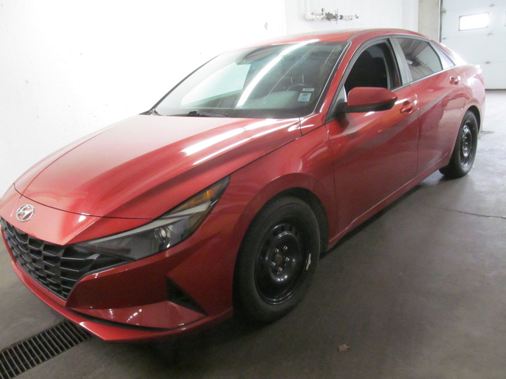 2021 Hyundai Elantra Preferred in Dartmouth, Nova Scotia - 2 - w1024h768px