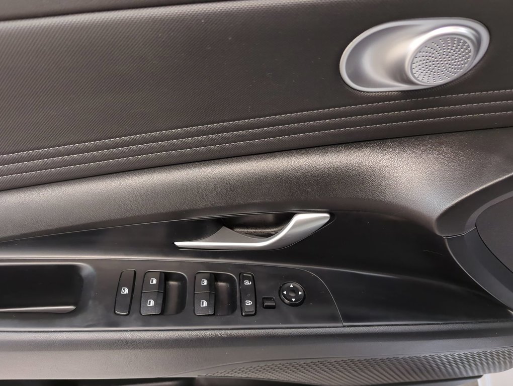 2022 Hyundai Elantra Preferred in Dartmouth, Nova Scotia - 13 - w1024h768px