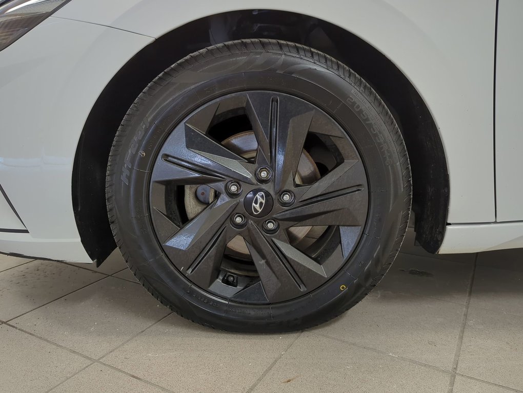 2022 Hyundai Elantra Preferred in Dartmouth, Nova Scotia - 10 - w1024h768px