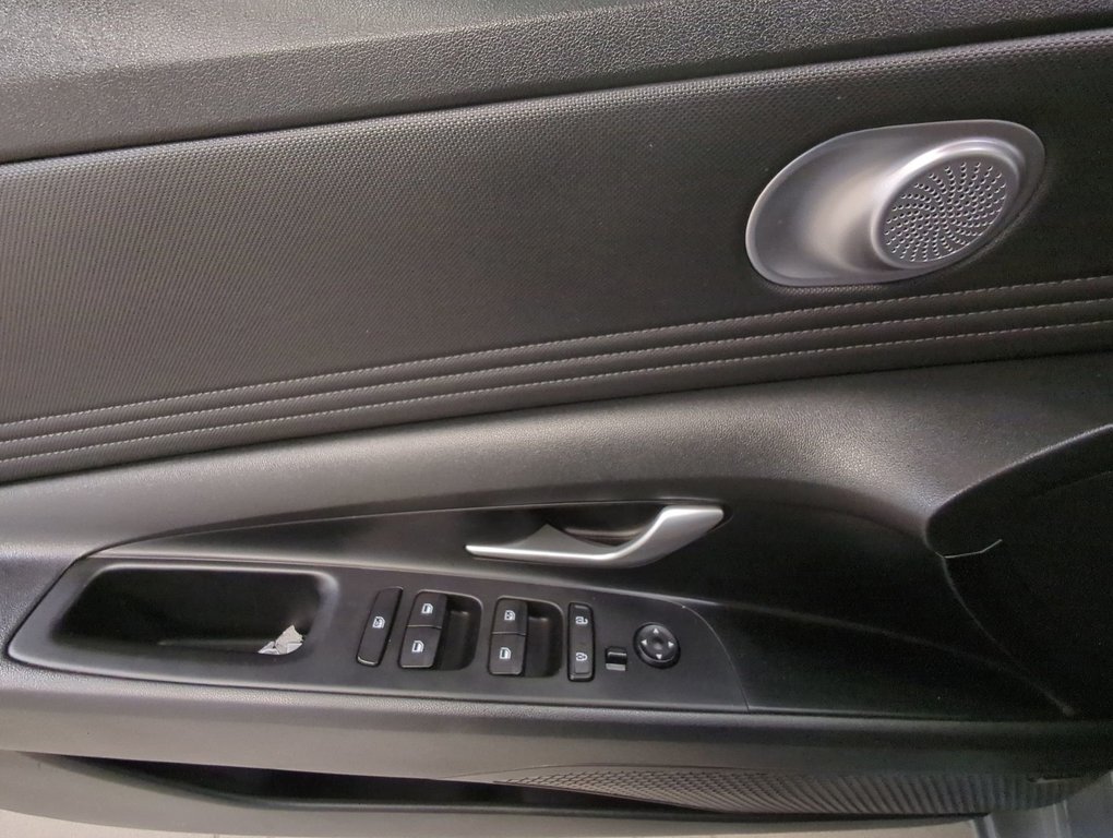 2022 Hyundai Elantra Ultimate Tech in Dartmouth, Nova Scotia - 13 - w1024h768px