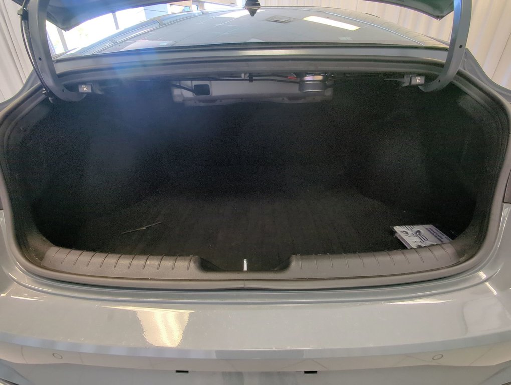 2022 Hyundai Elantra Ultimate Tech in Dartmouth, Nova Scotia - 24 - w1024h768px