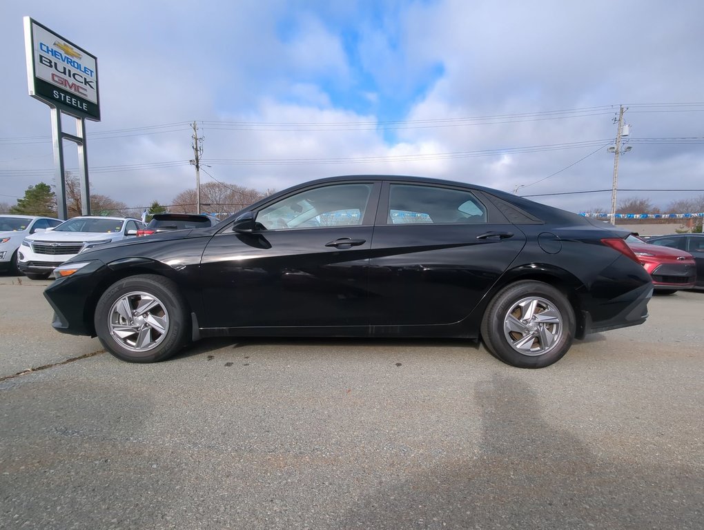 2024 Hyundai Elantra Essential *GM Certified* in Dartmouth, Nova Scotia - 5 - w1024h768px