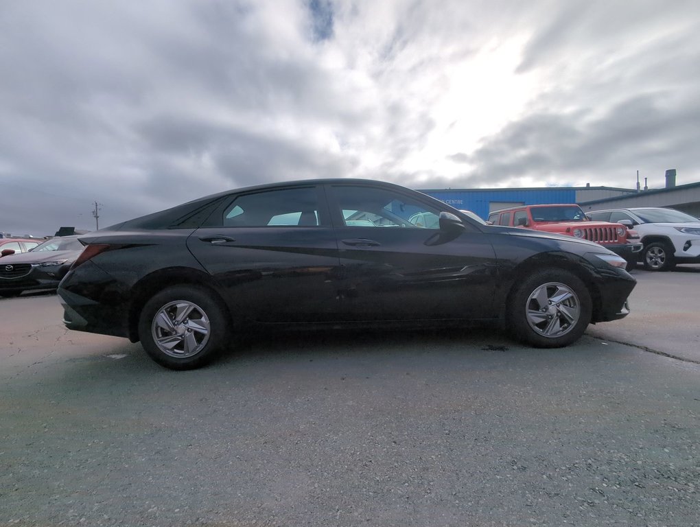 2024 Hyundai Elantra Essential *GM Certified* in Dartmouth, Nova Scotia - 9 - w1024h768px