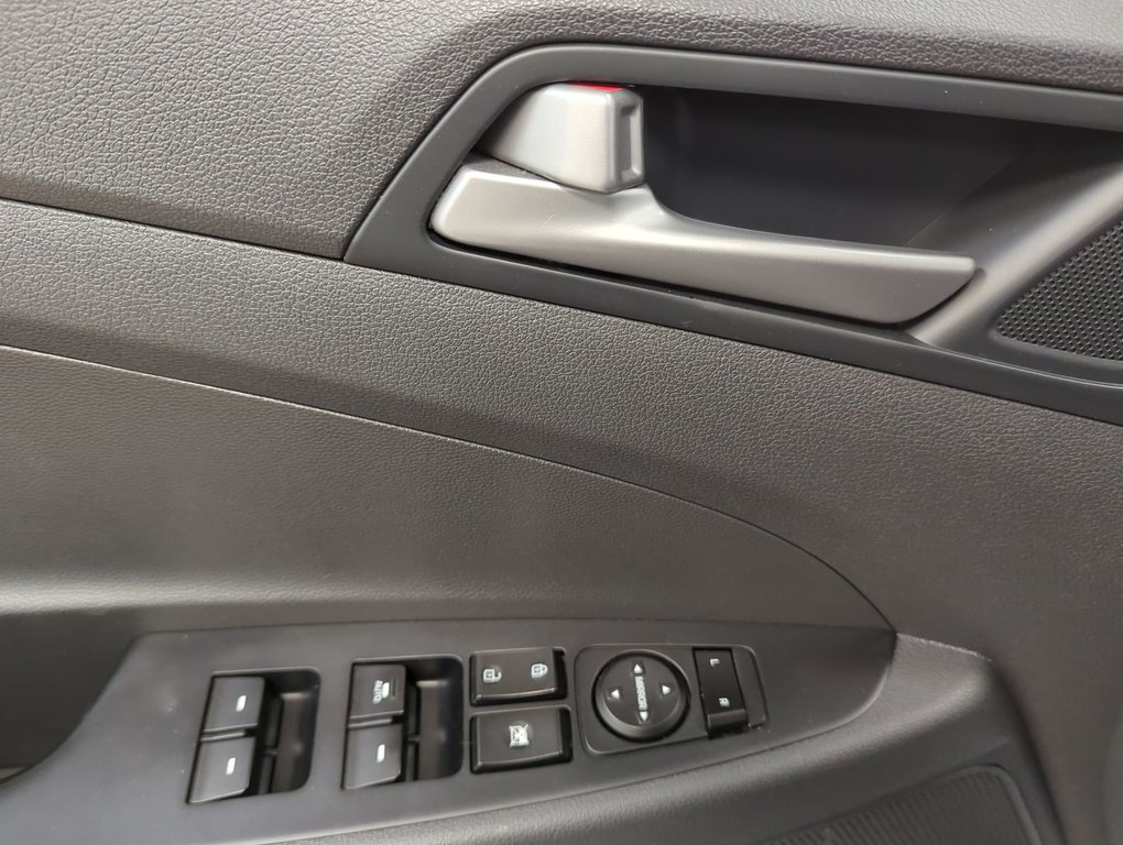 2018 Hyundai Tucson SE in Dartmouth, Nova Scotia - 13 - w1024h768px