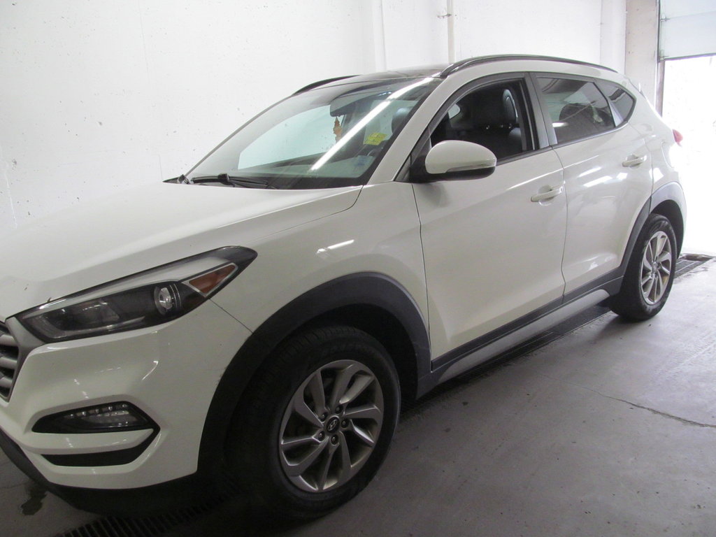 2018 Hyundai Tucson SE in Dartmouth, Nova Scotia - 2 - w1024h768px
