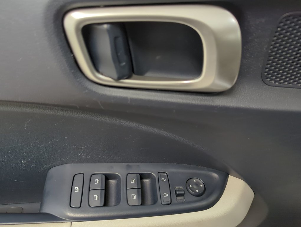 2020 Hyundai Venue Trend w/Urban Pkg/Denim Interior in Dartmouth, Nova Scotia - 13 - w1024h768px