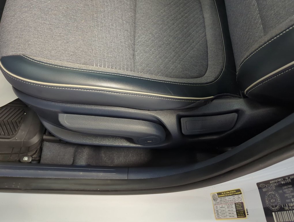 2020 Hyundai Venue Trend w/Urban Pkg/Denim Interior in Dartmouth, Nova Scotia - 12 - w1024h768px