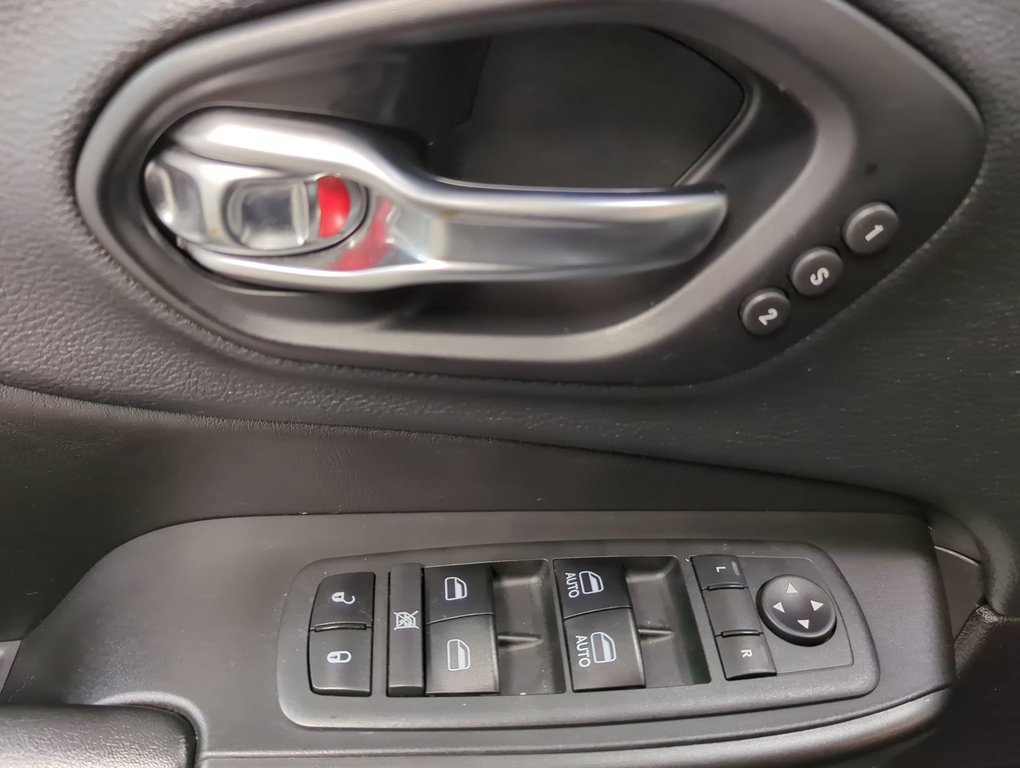 2019 Jeep Cherokee Trailhawk Elite in Dartmouth, Nova Scotia - 13 - w1024h768px