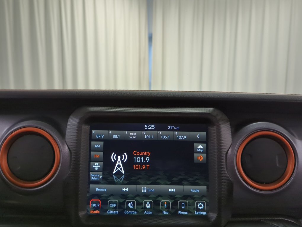 2023 Jeep Gladiator Mojave in Dartmouth, Nova Scotia - 16 - w1024h768px