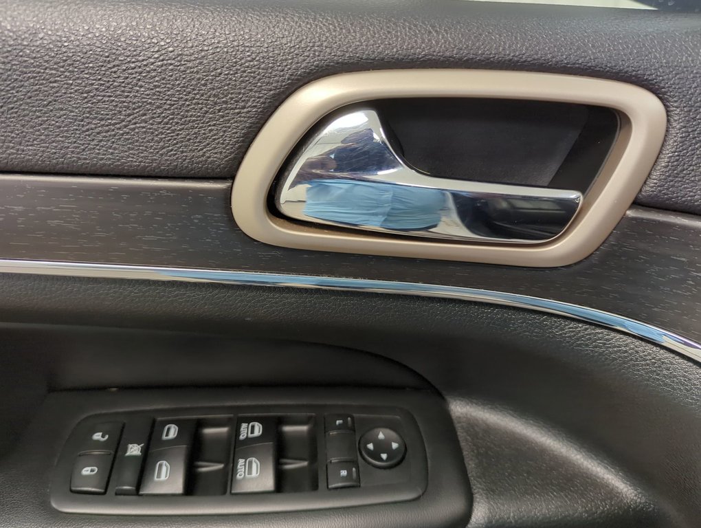 2015 Jeep Grand Cherokee Limited in Dartmouth, Nova Scotia - 13 - w1024h768px