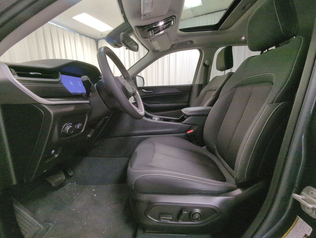 2023 Jeep Grand Cherokee Laredo in Dartmouth, Nova Scotia - 11 - w1024h768px