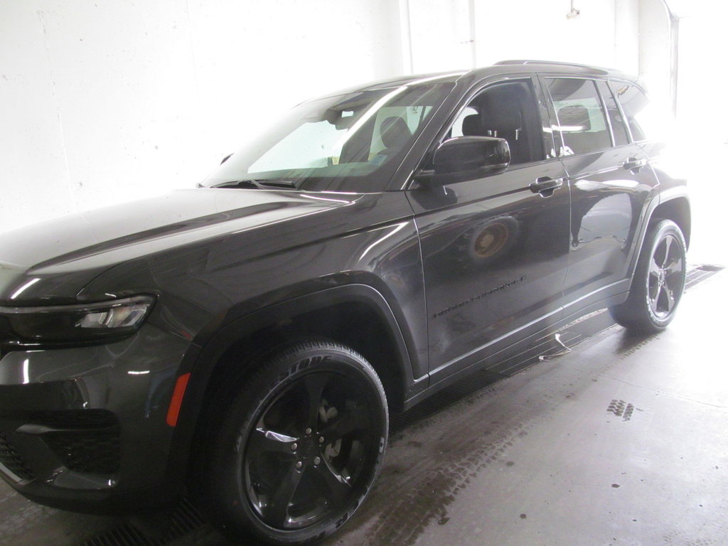 2025 Jeep Grand Cherokee Altitude in Dartmouth, Nova Scotia - 2 - w1024h768px