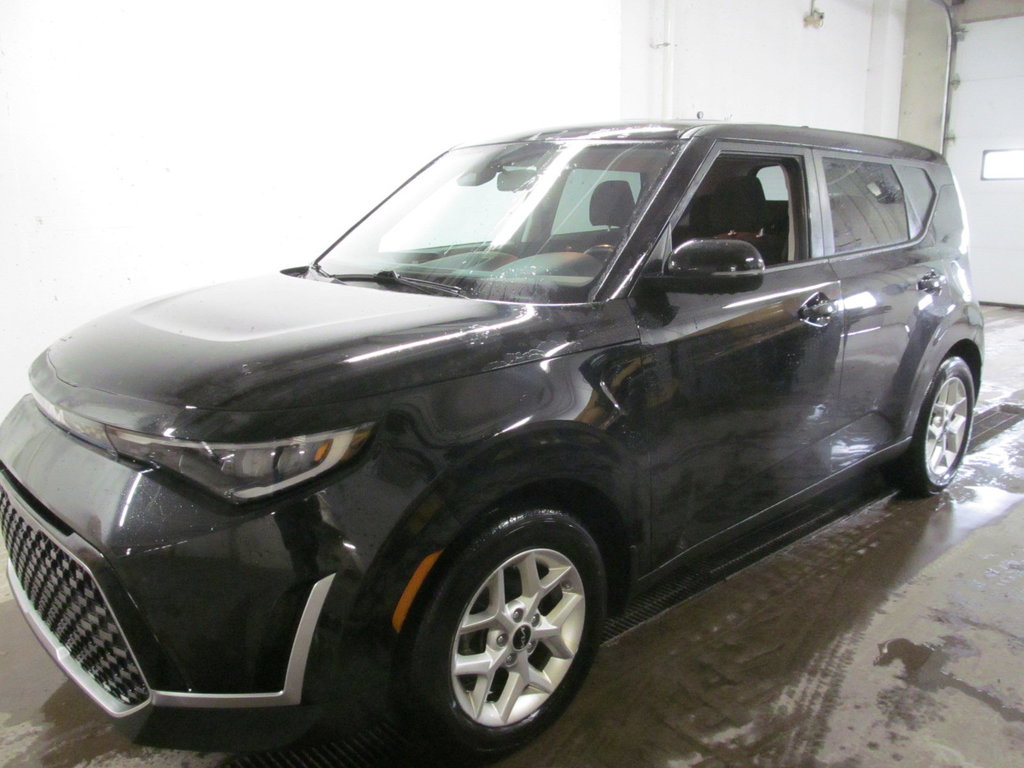 2023 Kia Soul EX in Dartmouth, Nova Scotia - 2 - w1024h768px