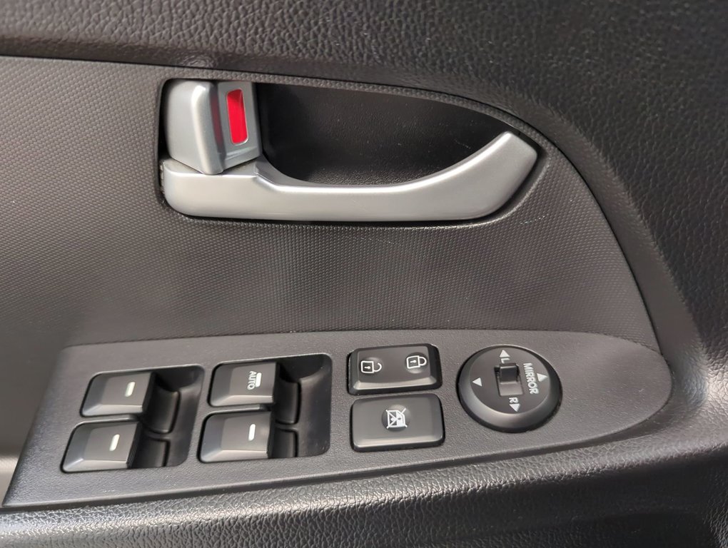 2013 Kia Sportage EX in Dartmouth, Nova Scotia - 13 - w1024h768px