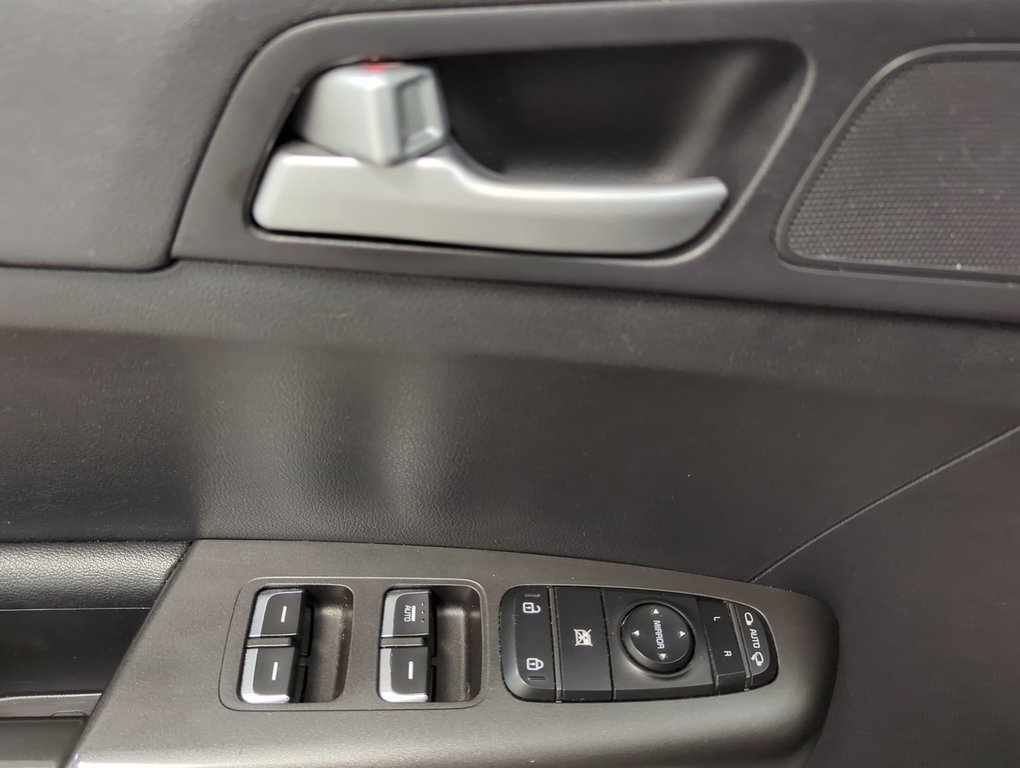 2017 Kia Sportage EX in Dartmouth, Nova Scotia - 13 - w1024h768px