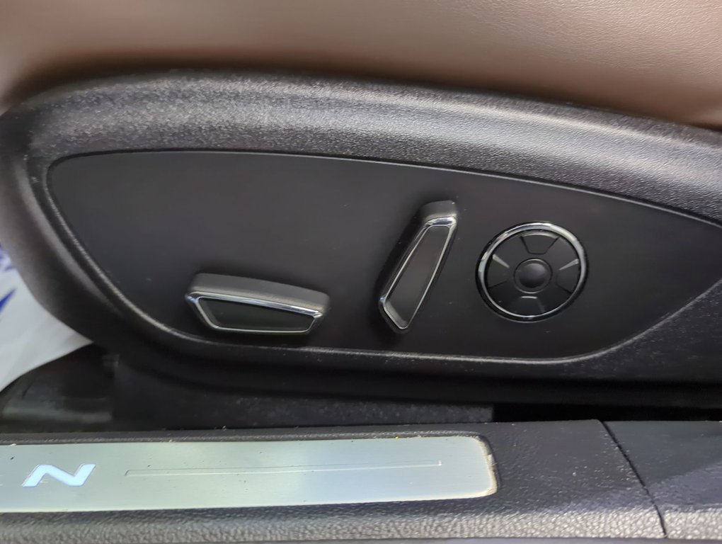 2016 Lincoln MKZ BASE in Dartmouth, Nova Scotia - 12 - w1024h768px