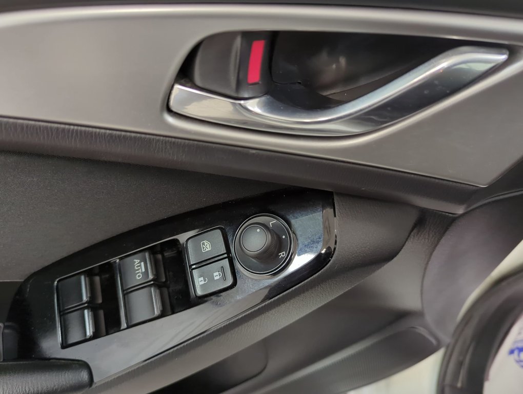 2017 Mazda 3 GT in Dartmouth, Nova Scotia - 13 - w1024h768px