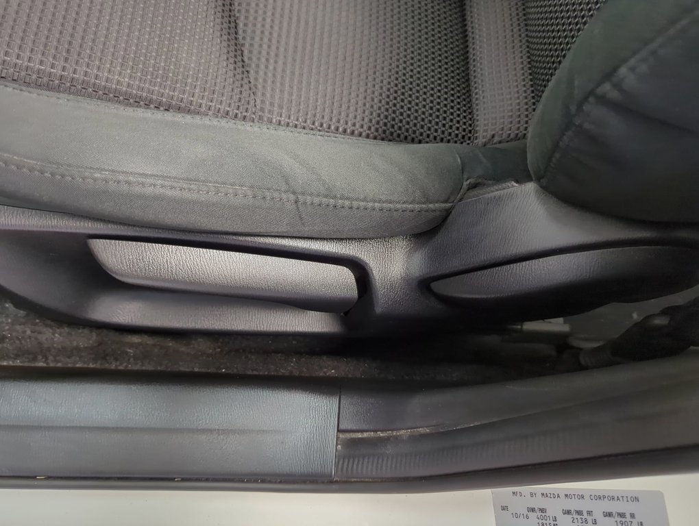 2017 Mazda 3 GT in Dartmouth, Nova Scotia - 12 - w1024h768px