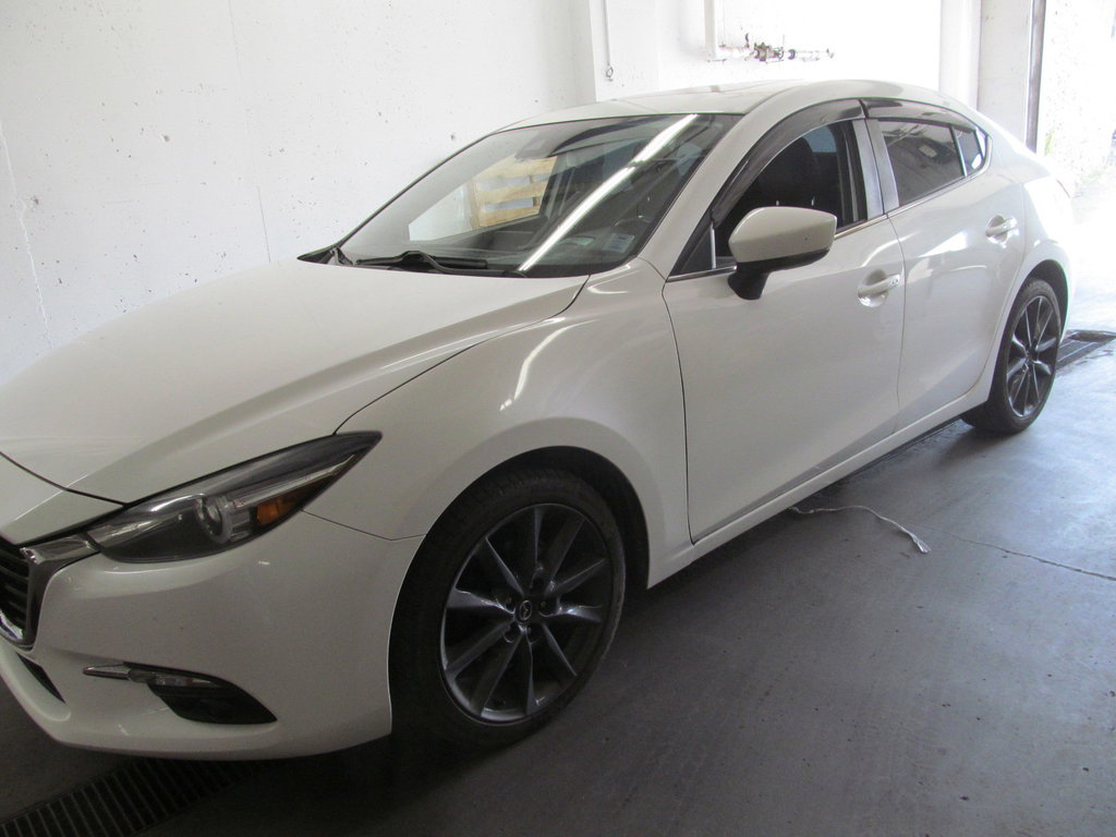 2018 Mazda 3 GT in Dartmouth, Nova Scotia - 2 - w1024h768px