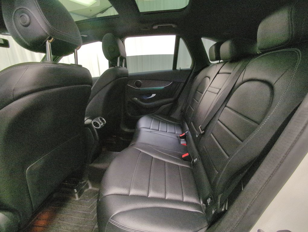2022 Mercedes-Benz GLC 300 in Dartmouth, Nova Scotia - 23 - w1024h768px