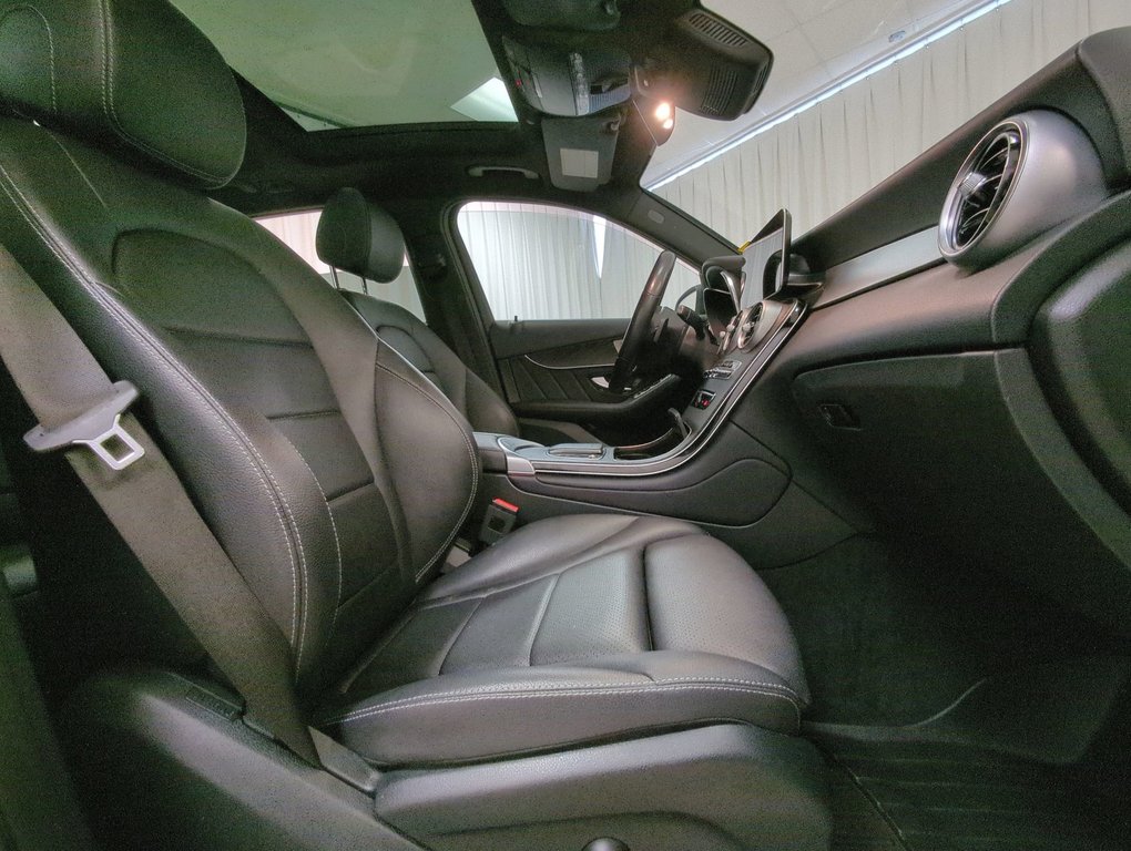 2022 Mercedes-Benz GLC 300 in Dartmouth, Nova Scotia - 25 - w1024h768px