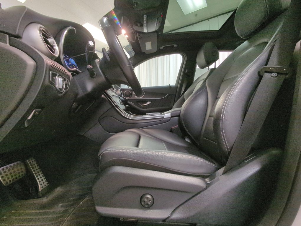 2022 Mercedes-Benz GLC 300 in Dartmouth, Nova Scotia - 11 - w1024h768px