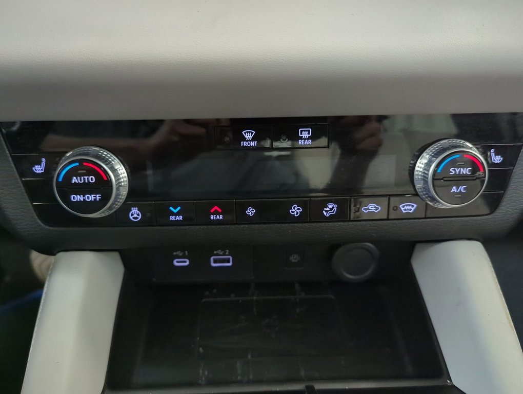 2024 Mitsubishi Outlander Plug-In Hybrid SEL in Dartmouth, Nova Scotia - 19 - w1024h768px