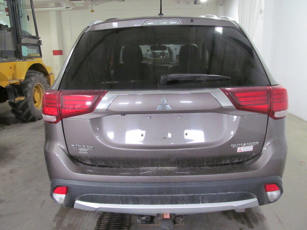 2016 Mitsubishi Outlander SE in Dartmouth, Nova Scotia - 3 - w1024h768px