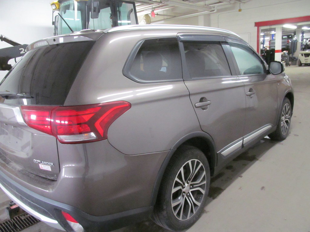 2016 Mitsubishi Outlander SE in Dartmouth, Nova Scotia - 4 - w1024h768px