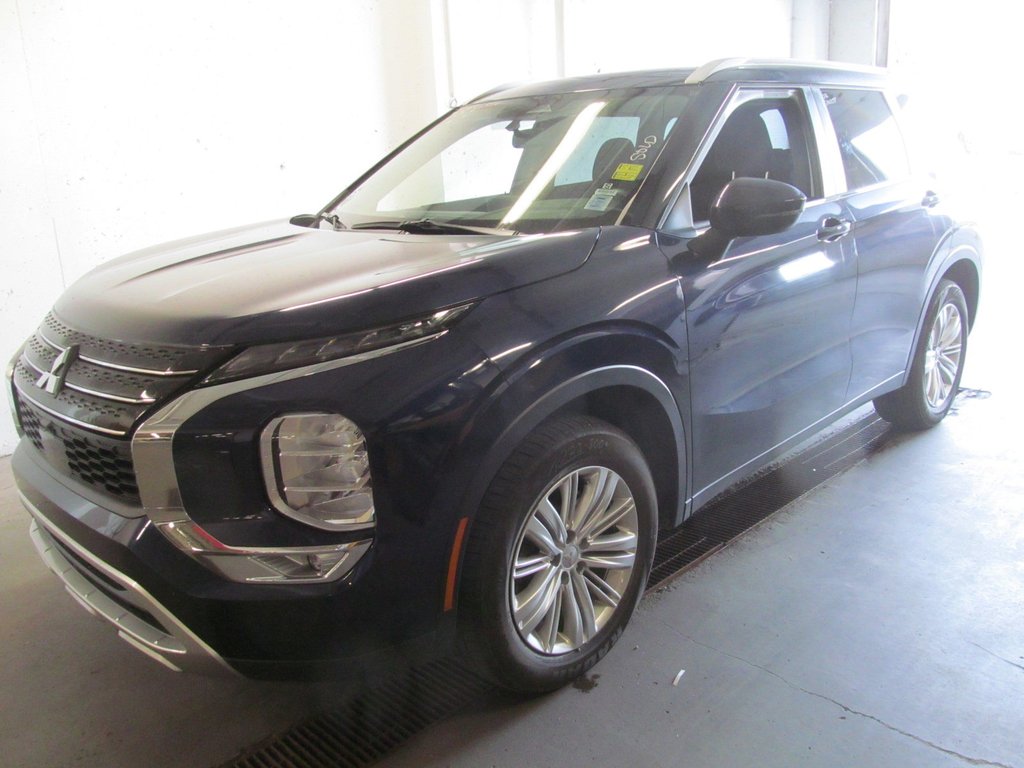 2024 Mitsubishi Outlander SE in Dartmouth, Nova Scotia - 2 - w1024h768px